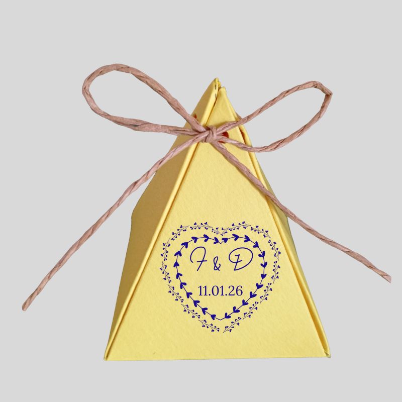 Scatolina per confetti gialla personalizzata forma piramide matrimonio