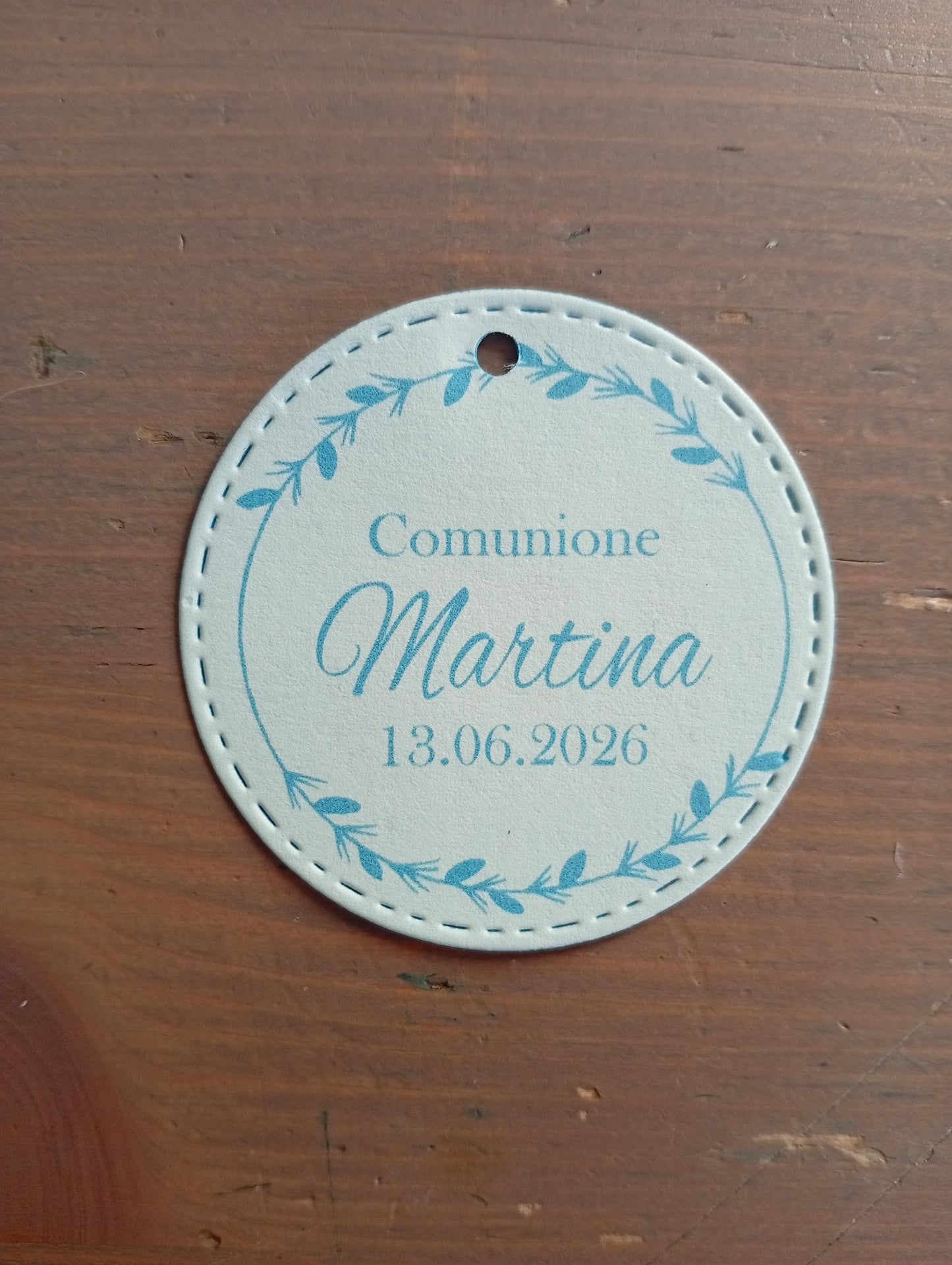 Bigliettino Bomboniera Rotondo con foro, personalizzabile con nome e data in celeste e azzurro. Tag matrimonio, battesimo, comunione cresima