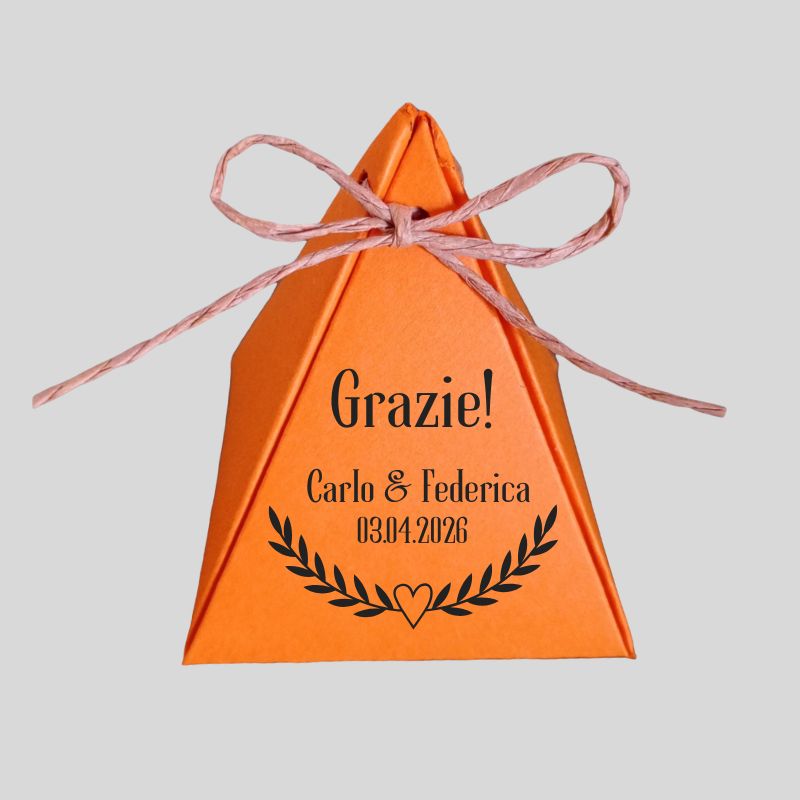 Scatola confetti arancio anniversario piramide personalizzata grazie nomi corona alloro