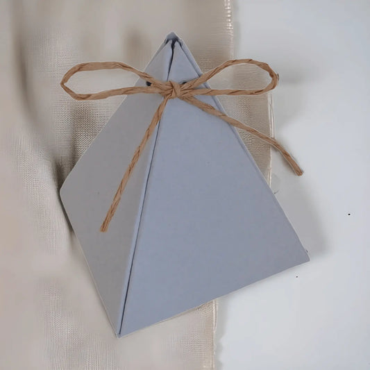 Piramide_grigio_chiaro