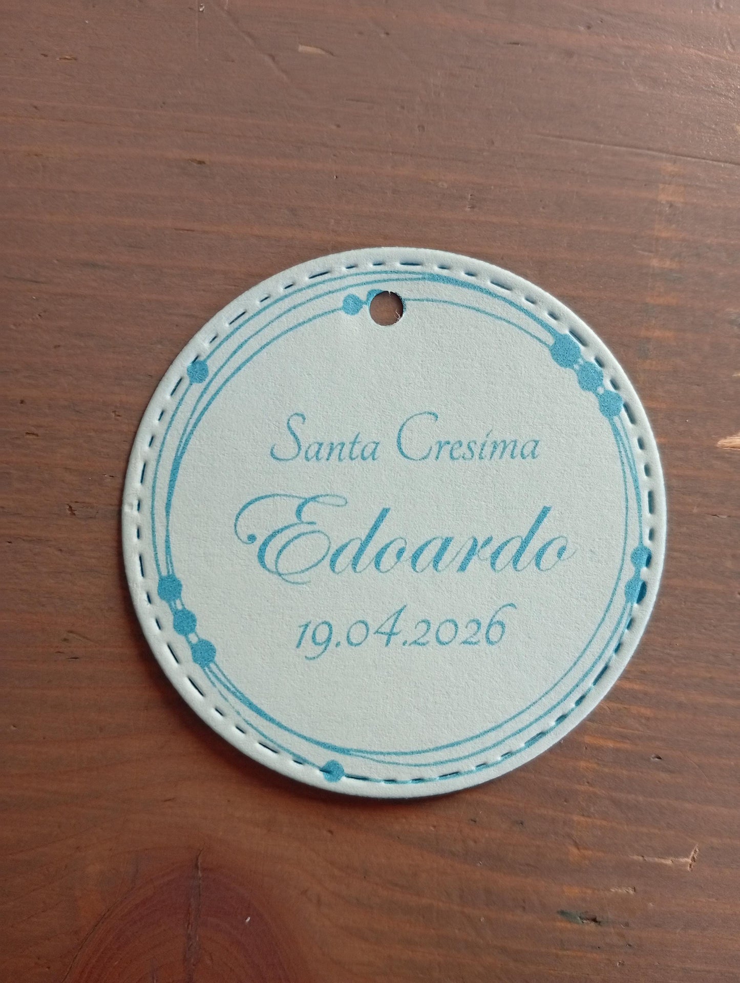 Bigliettino Bomboniera Rotondo con foro, personalizzabile con nome e data in celeste e azzurro. Tag matrimonio, battesimo, comunione cresima