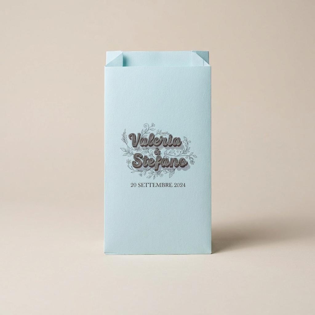 Sacchetto bomboniera celeste personalizzato per confetti, semi e caramelle. Stampa grafica e testo personalizzato.