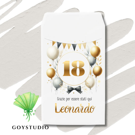 Primo piano di un sacchetto portaconfetti bianco per 18 anni con grafica personalizzata: cerchio centrale dorato con il numero "18", circondato da palloncini bianchi e oro, festoni e un fiocchetto nero. Sotto, la scritta "Grazie per essere stati qui" e il nome "Leonardo" in corsivo dorato.