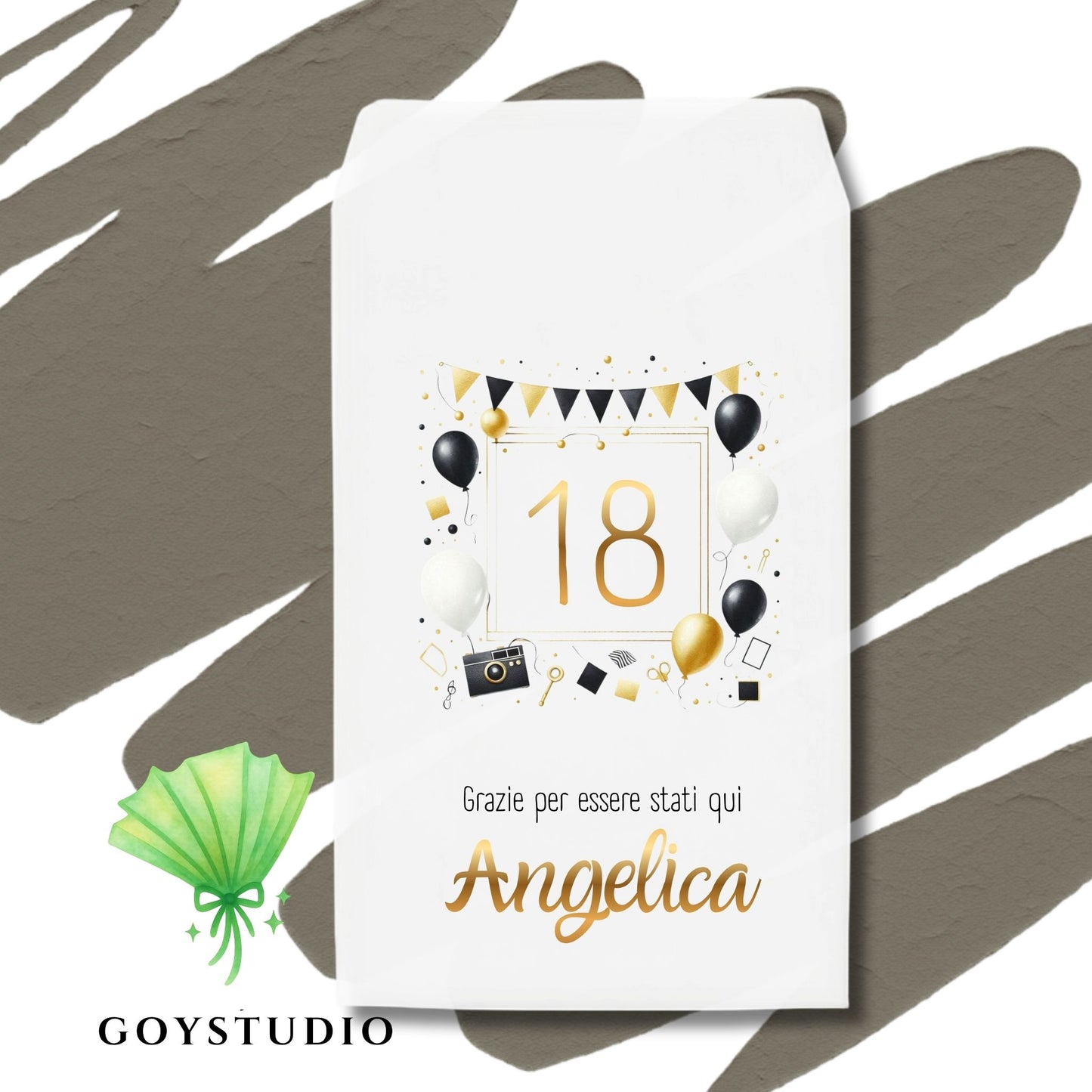 Vista in miniatura di un sacchetto portaconfetti bianco per 18 anni su sfondo astratto grigio. La grafica presenta un arco di palloncini oro e neri sopra un cerchio dorato con il numero "18". In basso, il nome "Angelica" personalizzato in corsivo dorato.