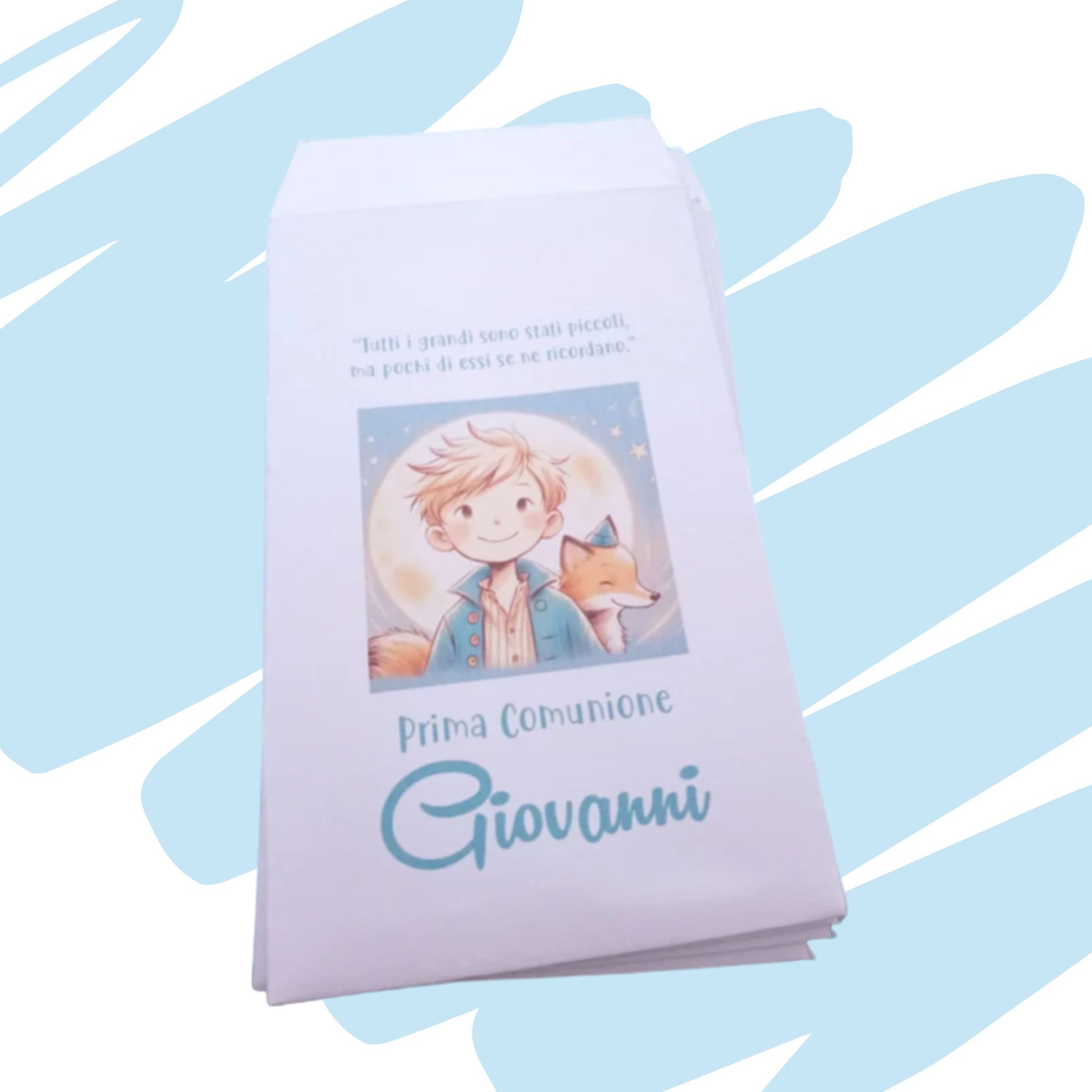 Sacchetto portaconfetti bianco in carta per la Prima Comunione di Giovanni, con grafica del Piccolo Principe e della volpe sotto un cielo stellato con la luna, posizionato su uno sfondo azzurro chiaro.