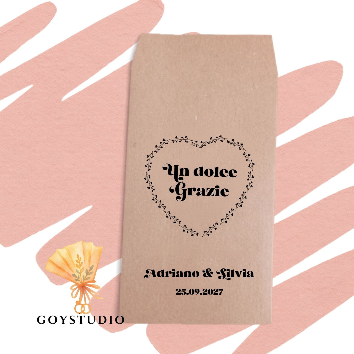 un sacchetto in carta reciclata marroncina con scritta un dolce grazie dentro un cuore e sotto il nome degli sposi e la data del matrimonio