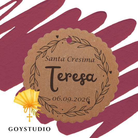 Tag bomboniera cresima in cartoncino kraft tondo con coroncina botanica e nome