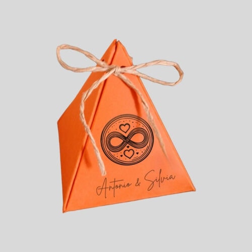 scatolina portaconfetti con simbolo dell'infinito e nomi sposi arancione