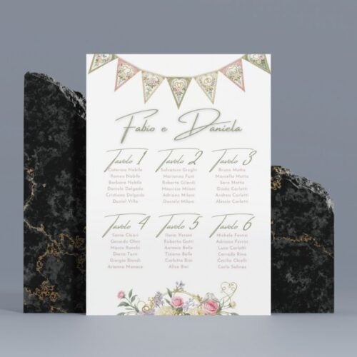 Cartello tavoli matrimonio romantico vintage. Fiori delicati, palette rosa oro.
